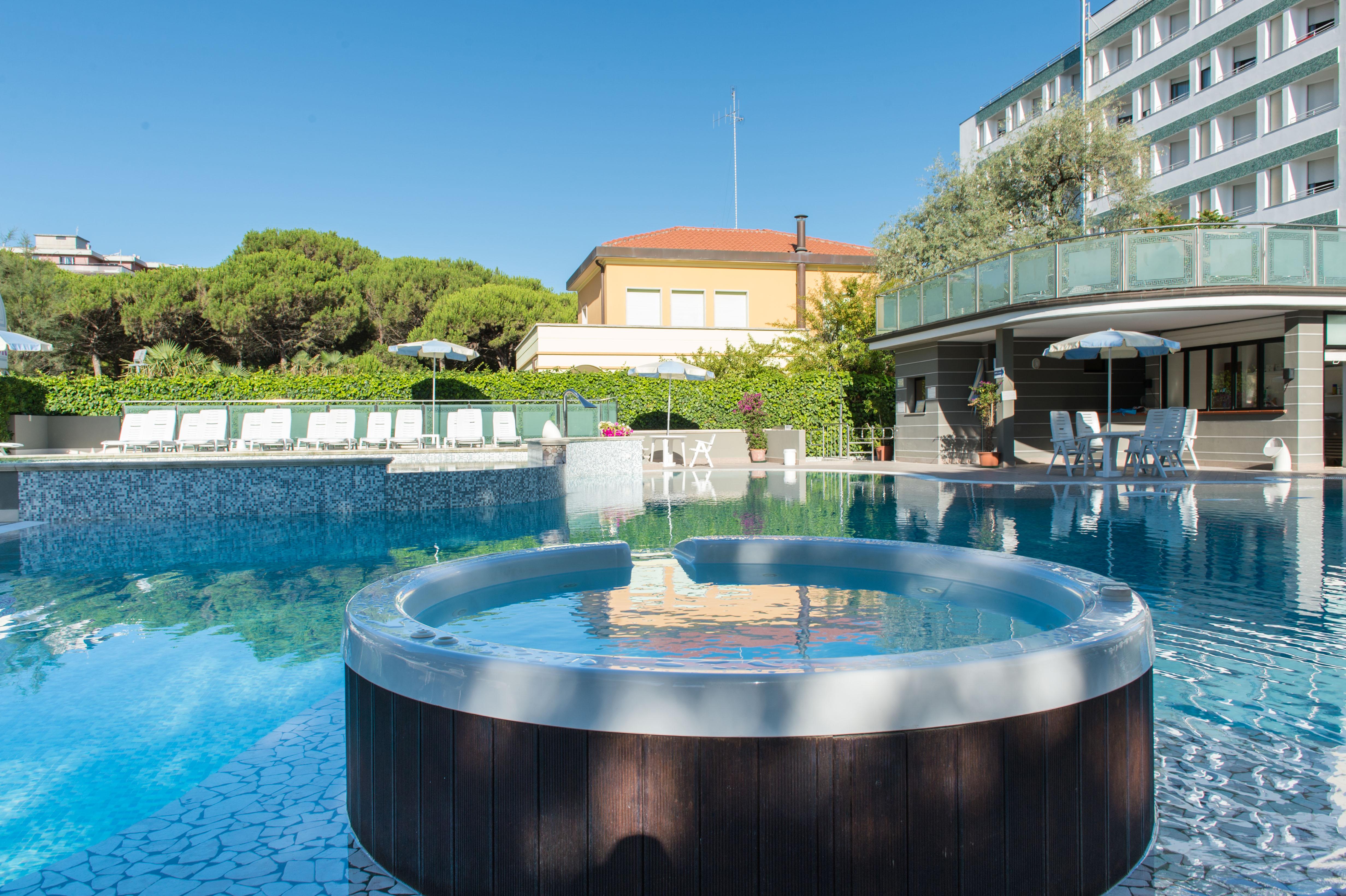 Hotel Luxor Milano Marittima Exterior foto