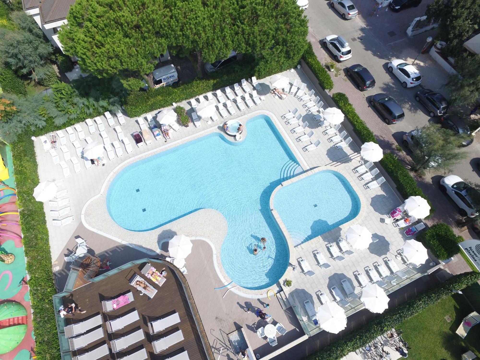 Hotel Luxor Milano Marittima Exterior foto